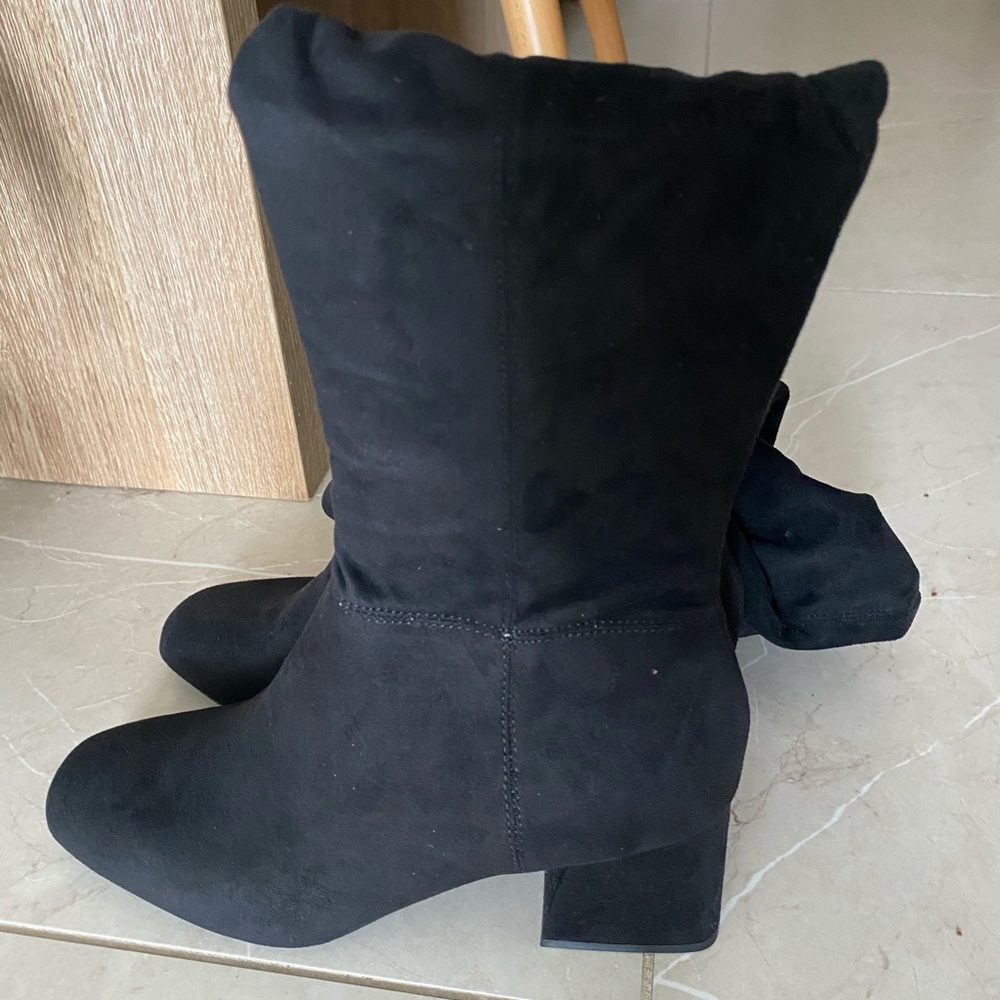Unworn Steven Madden boots